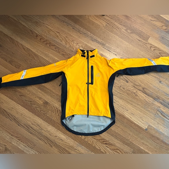 women’s small cycling jacket - Picture 9 of 9